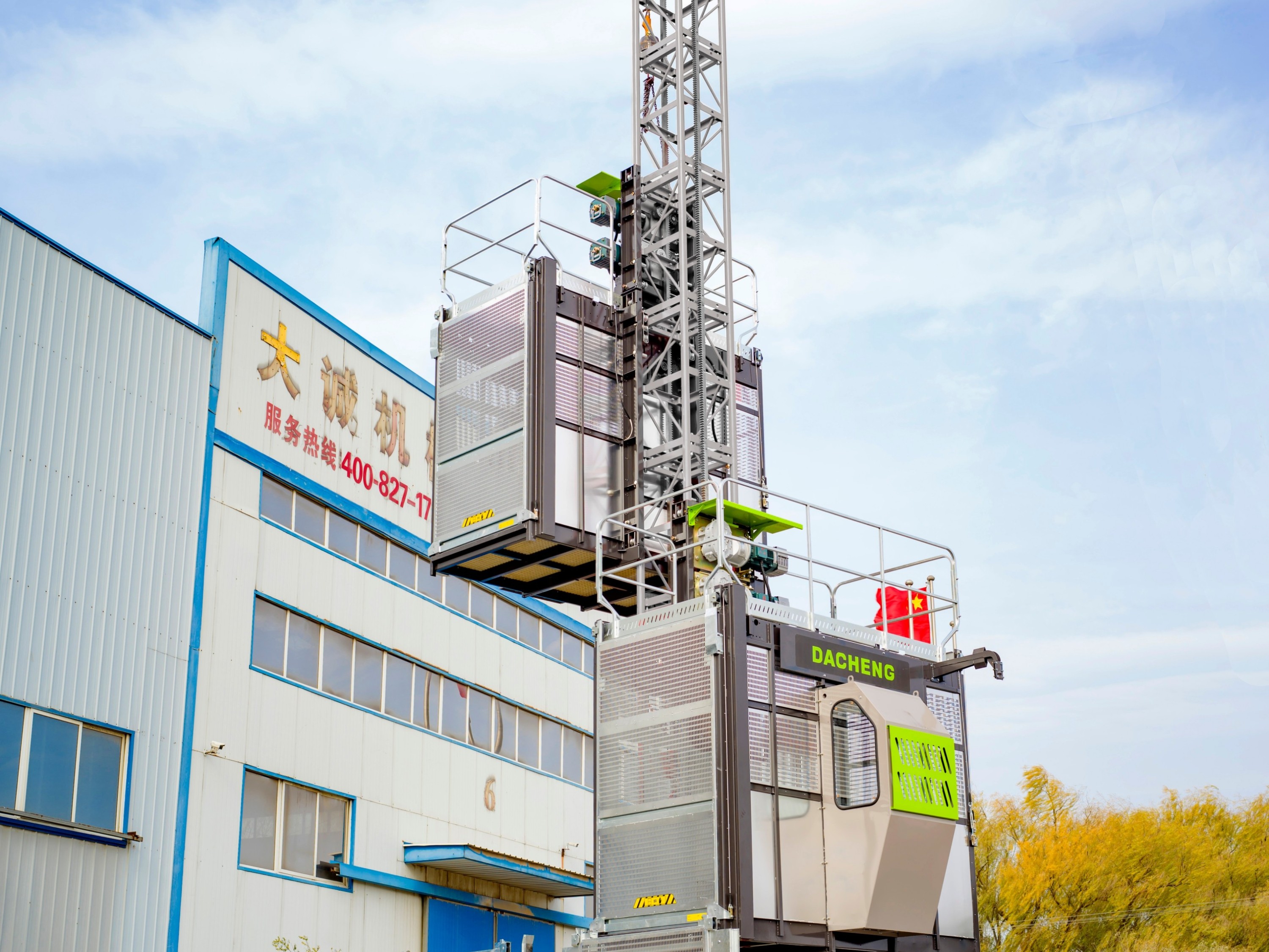 施工升降機承包單位和監理單位應履行哪些職責？